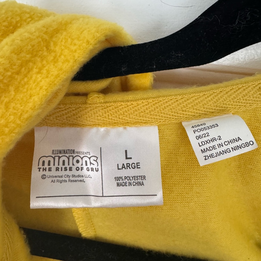 Adult Men’s Yellow and Blue Minion Costume - Picture 3 of 3